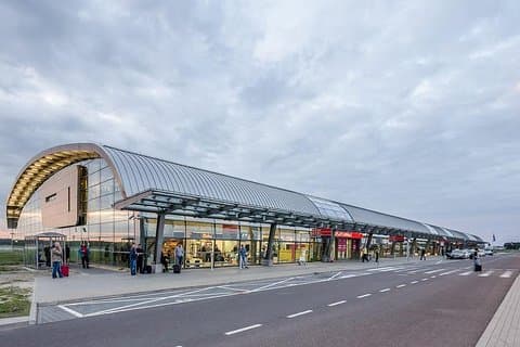 Private transfer from Modlin Airport WMI to Warsaw city center