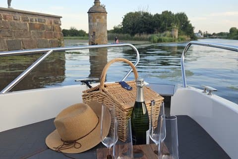 Sunset Cruise with Wine Prosecco in Gdańsk Motława