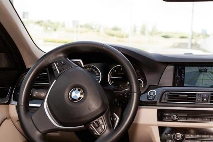Private Luxury Round-Trip Transfer: Krakow Airport to Hotel