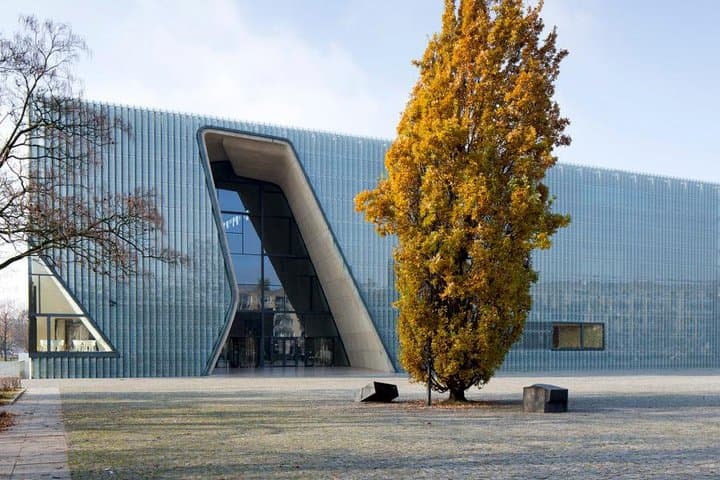 POLIN Museum of the History of Polish Jews : SMALL GROUP /inc. Pick-up/