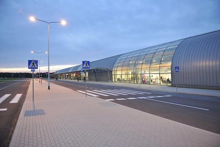 Private transfer from Modlin Airport WMI to Warsaw city center