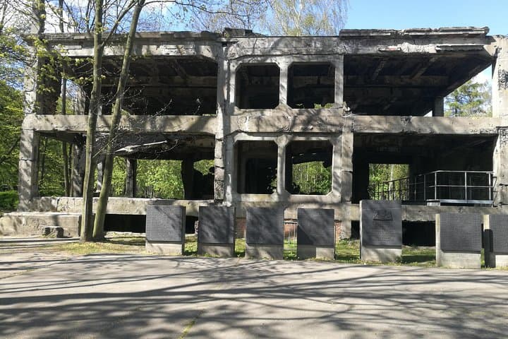 Westerplatte private tour led by Expert-Guide (door to door)