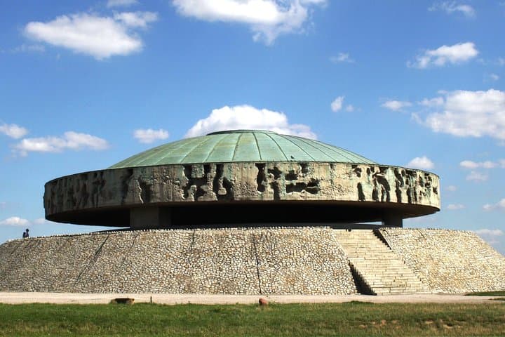 Majdanek Tour - Full Day Tour from Warsaw by private car