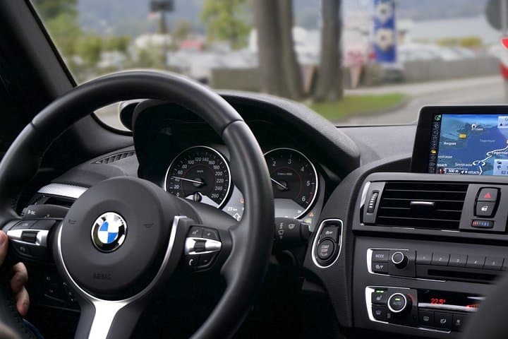 Private Transfer from Warsaw to Prague with 2h of Sightseeing