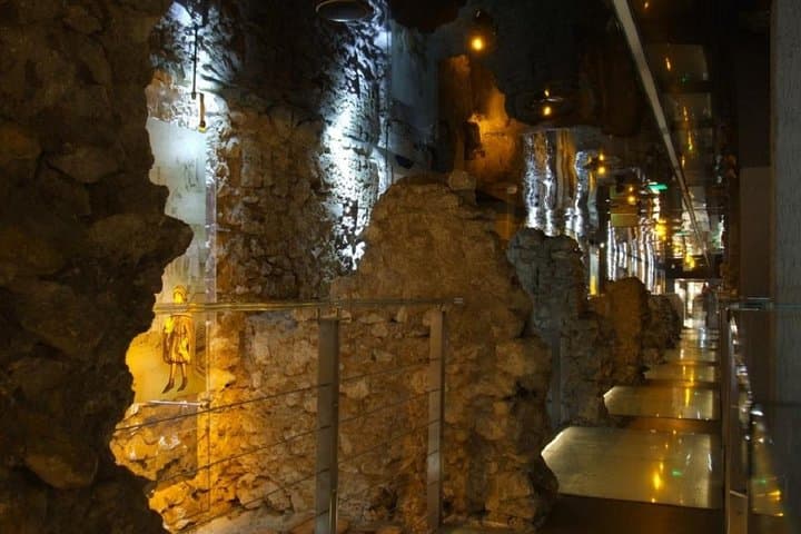 Krakow: Skip the Line Underground Museum & Old Town Private Guided Tour