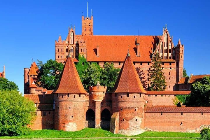 Full-Day Private Guided Tour to Stutthof Concentration Camp and Malbork Castle