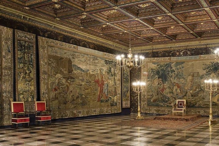 Krakow Skip The Line Wawel Castle and Cathedral Private Tour