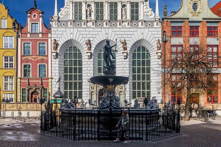Explore Gdańsk: 6-Hour Private Guided Tour of Key Highlights