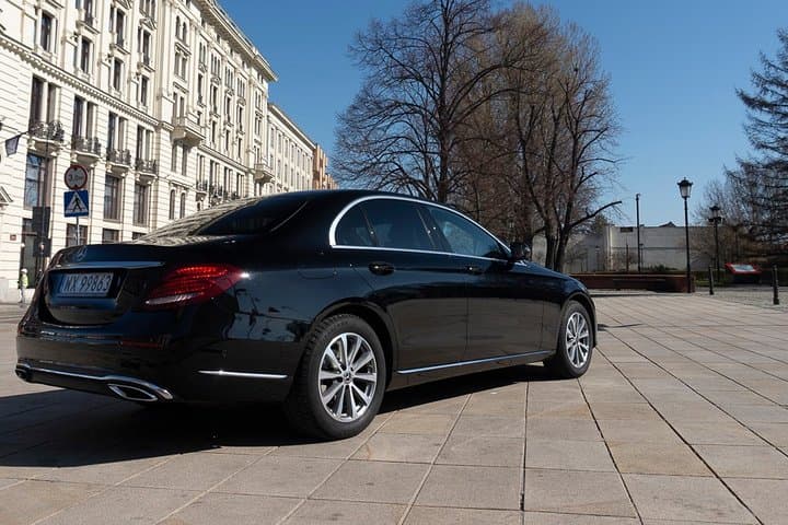 Luxury transport from/to Warsaw - Prague / Václav Havel Airport by private car