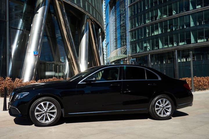 Luxury transport from/to Warsaw - Vilnius / International Airport by private car