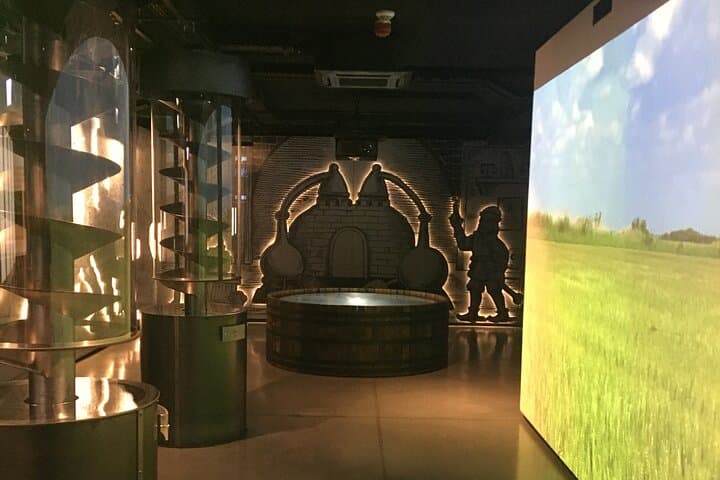 Palace of Culture & Science + Polish Vodka Museum: SMALL GROUP /inc. Pick-up/