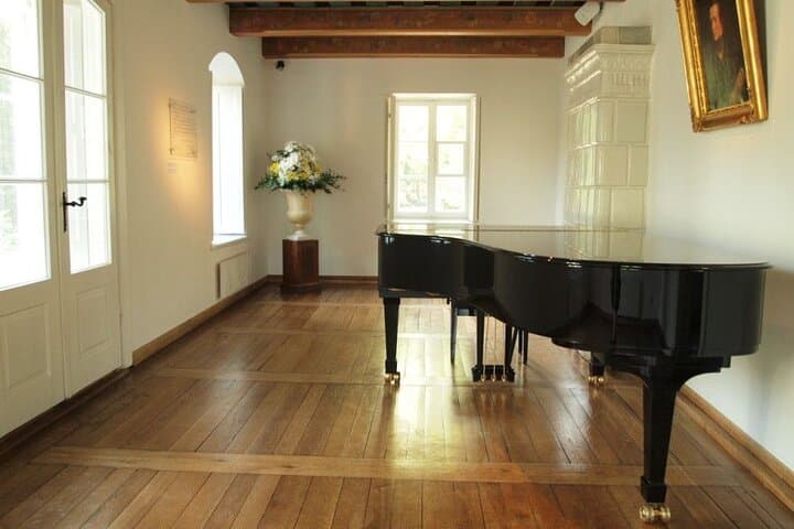 Frederic Chopin Warsaw & Zelazowa Wola private tour with coffee