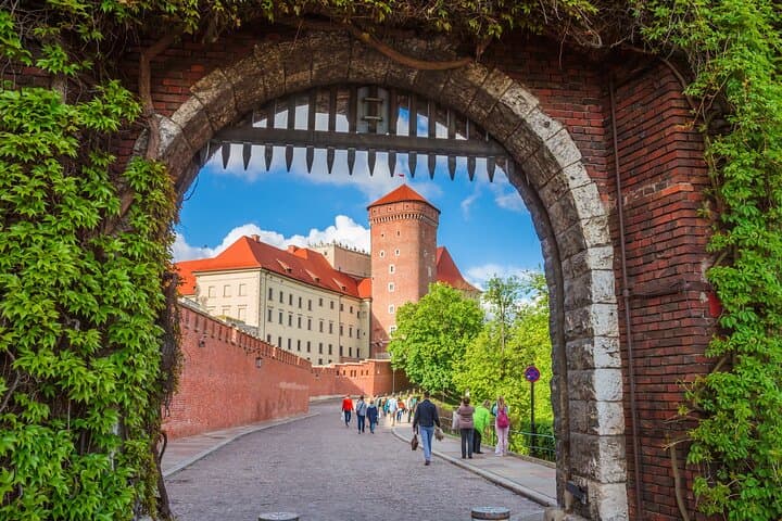 Skip-the-Line Wawel Castle Chambers Private Tour