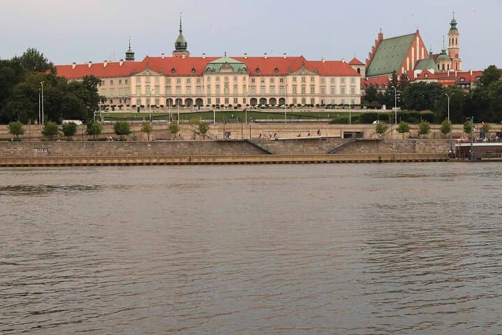 2h Private Cruise for 4 on Vistula in Warsaw with our Helmsman