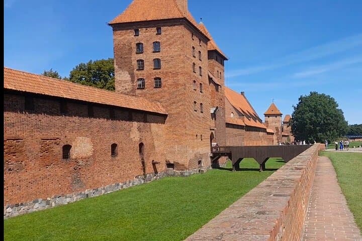 Aiport Gdansk Transfer to Malbork Castle or Stutthof