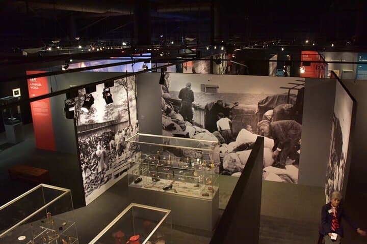 Krakow: Auschwitz Birkenau Memorial Private Tour (Hotel Pickup)
