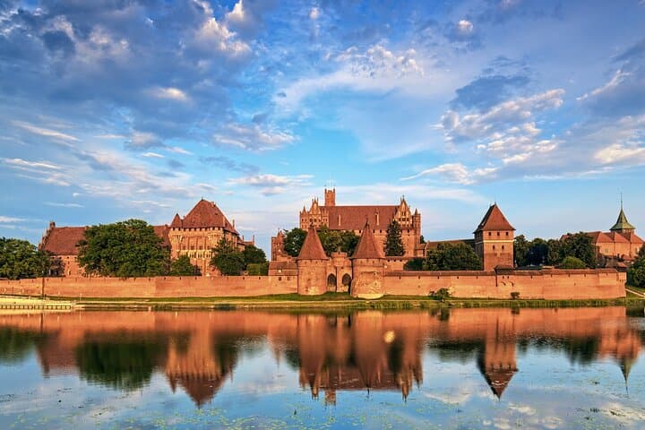 Gdansk: Malbork Castle Private Skip-the-Line Trip by Car