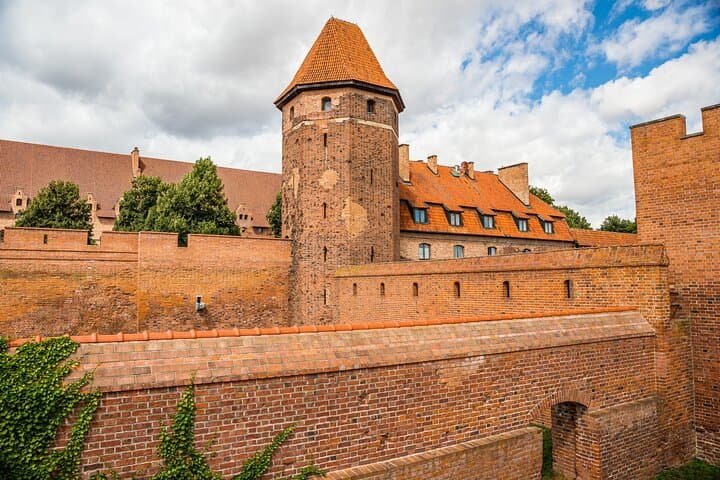 Gdansk: Malbork Castle Private Skip-the-Line Trip by Car