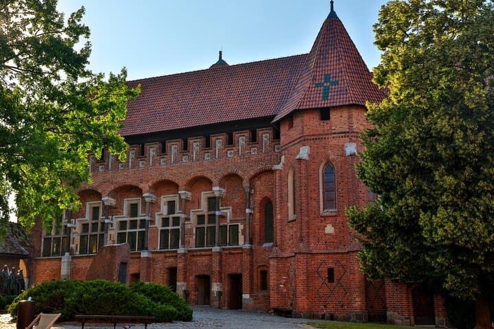 Gdansk: Malbork Castle Private Skip-the-Line Trip by Car