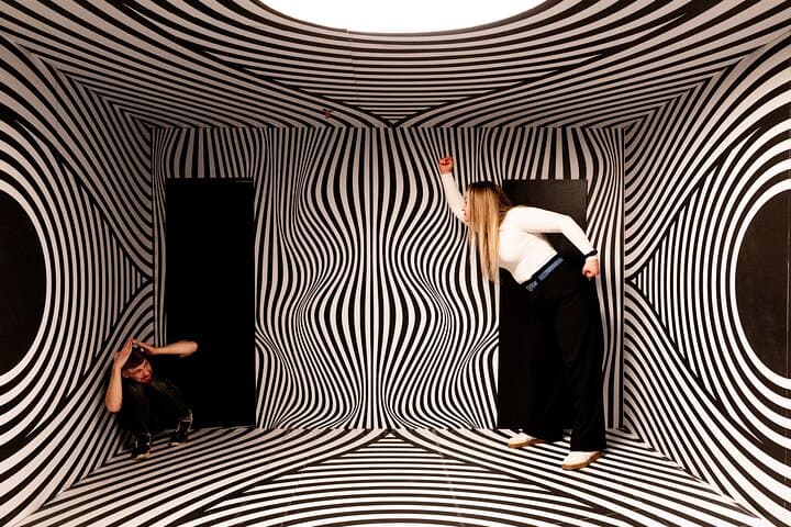 Museum of Illusions in Crooked House