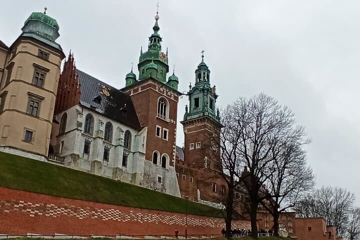 Explore Wawel Cathedral