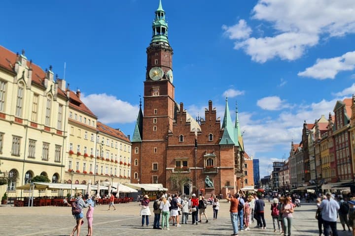 Wroclaw: Tour with RETRO e-bus, 2h Gr. 3-7 people, English-guide