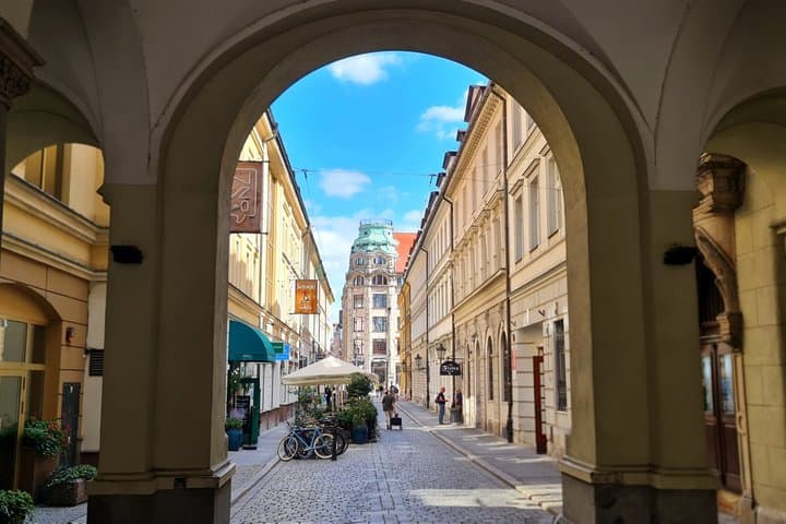 Wroclaw - with the "bomb" through the city! Guided tour with tasting