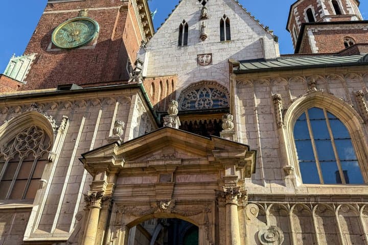 Krakow: Wawel Castle & Cathedral and Wieliczka Salt Mine Guided Tour with Lunch
