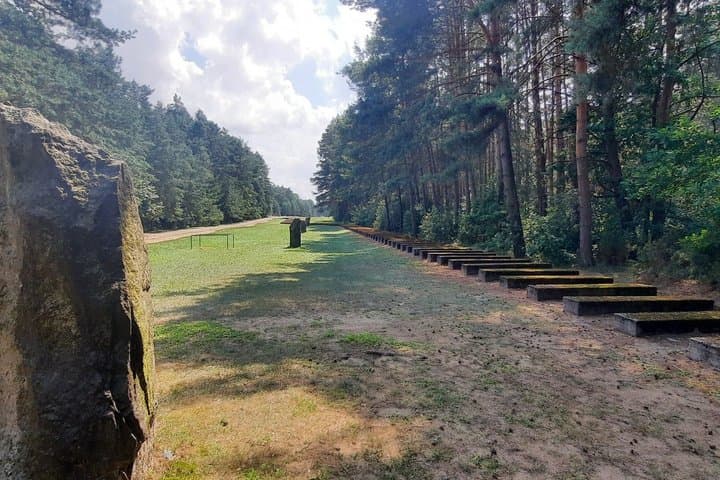 Treblinka Death Camp Tour from Warsaw in Spanish