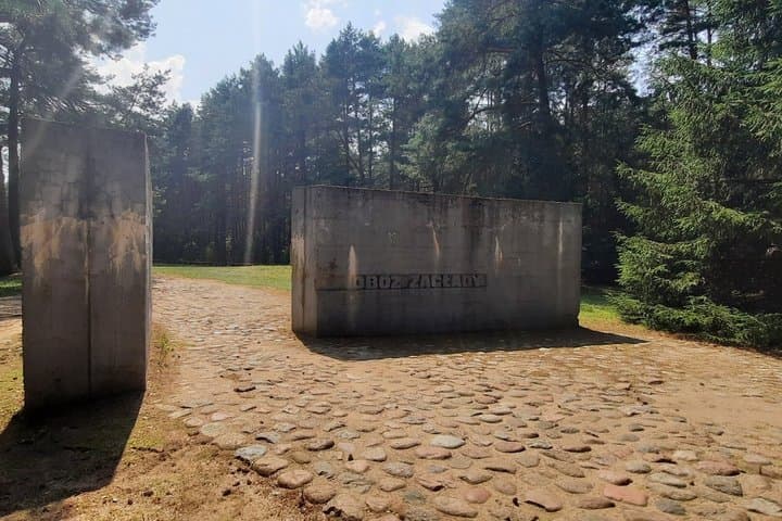 Treblinka Death Camp Tour from Warsaw in Spanish