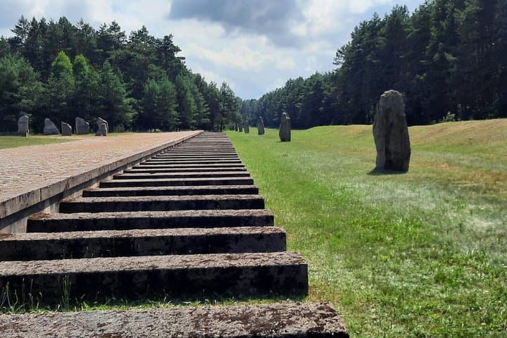 Treblinka Death Camp Tour from Warsaw in Spanish