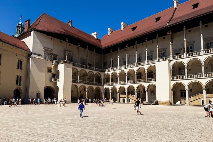Kraków in 2 Days: Golf Cart, Folk Show, Wawel & Cruise