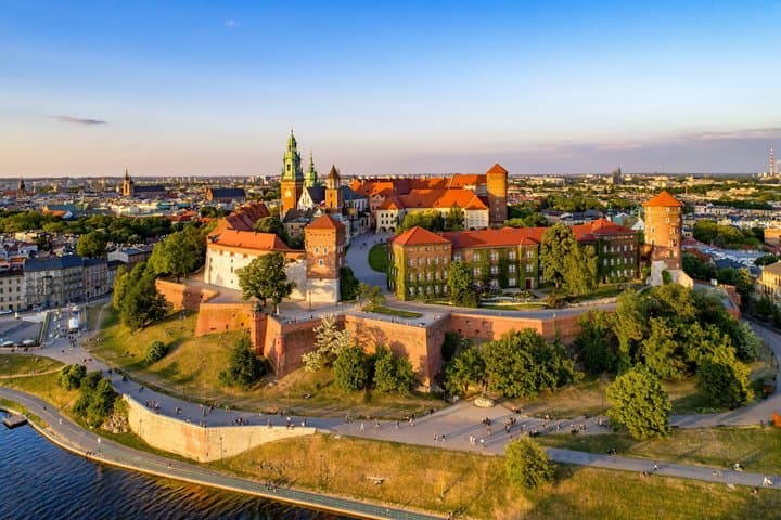 Herstory Walking Tour of Wawel Women Impact