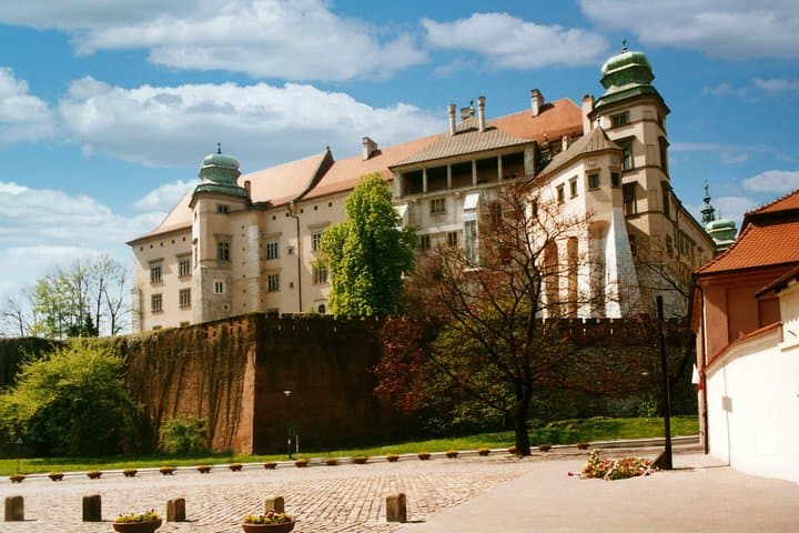 Herstory Walking Tour of Wawel Women Impact