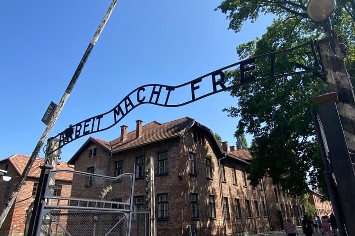Best value Auschwitz and Birkenau Fully Guided English Tour