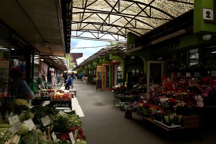 Krakow Kazimierz Market Tasting and Communist Bar Experience