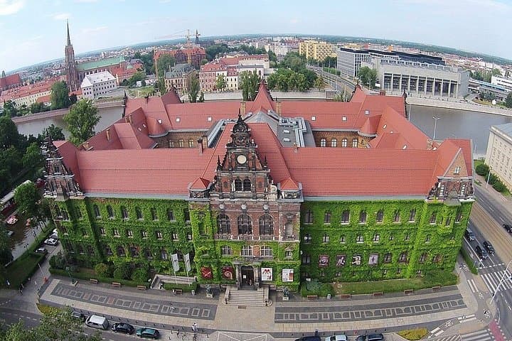 Electric Car Tour with Audio Guide and Historic Photos in Wroclaw