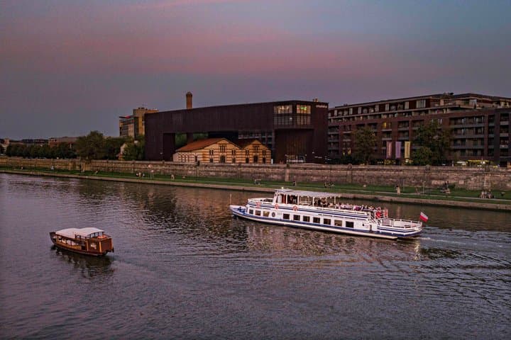 Krakow 1 Hour Traditional Gondola River Night Cruise