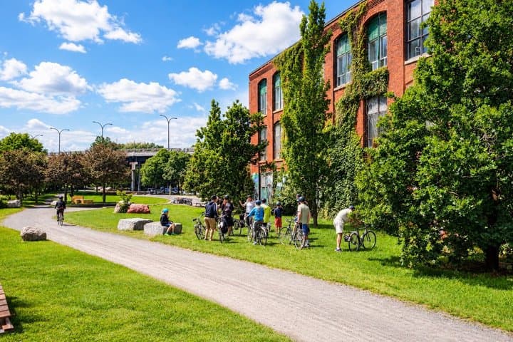 Warsaw E-Bike Tour: Old Town & City Centre Guided (1.5h or 3.5h)