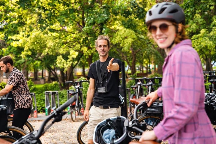 Warsaw E-Bike Tour: Old Town & City Centre Guided (1.5h or 3.5h)