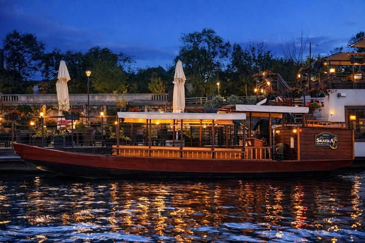 Krakow 1 Hour Traditional Gondola River Night Cruise