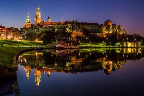 6-Day Krakow and Warsaw Tour with Wieliczka Salt Mine and Auschwitz-Birkenau