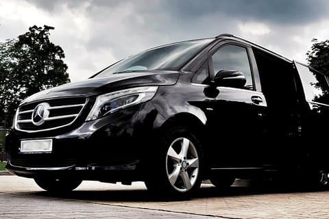 KTW Katowice/Pyrzowice Airport: Private Transfer to Krakow