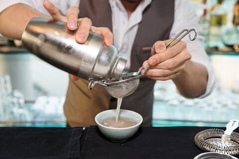 Krakow Cocktail Making Class with 4 Cocktails