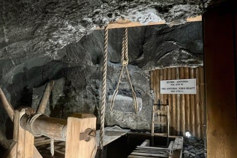 Krakow: Wieliczka Salt Mine Guided Tour