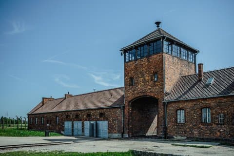 Auschwitz Birkenau Guided Tour Transport from Krakow