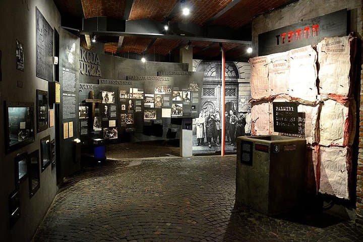 Palace of Culture & Science + Warsaw Uprising Museum: SMALL GROUP /inc. Pick-up/