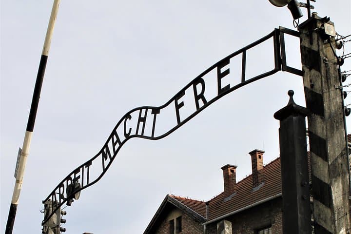 Auschwitz-Birkenau Guided Tour by Private Transport from Krakow