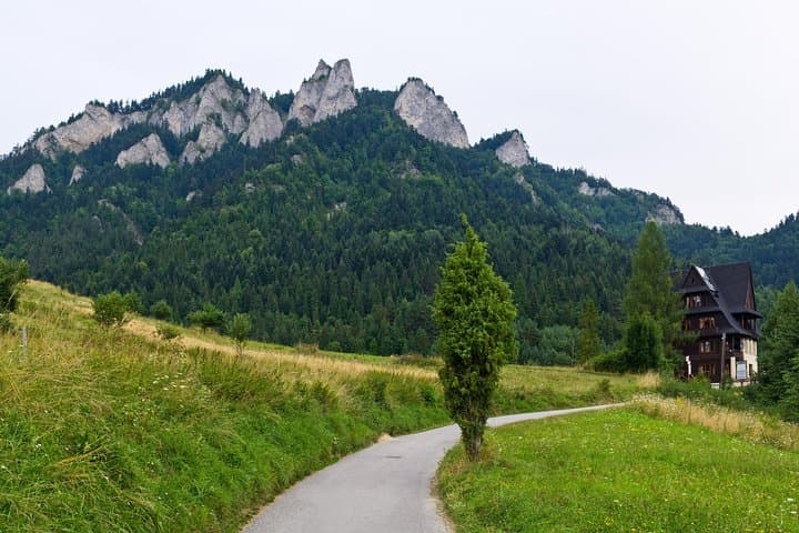 Hiking in the Pieniny Mountains & Dunajec River rafting from Krakow, private