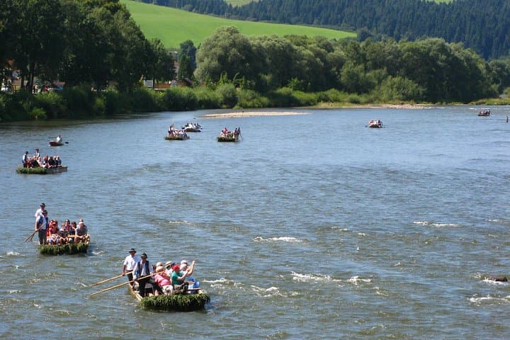 Hiking in the Pieniny Mountains & Dunajec River rafting from Krakow, private